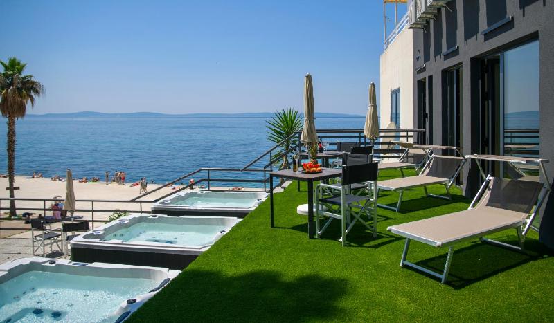 Via Mare Luxury Rooms - image 11