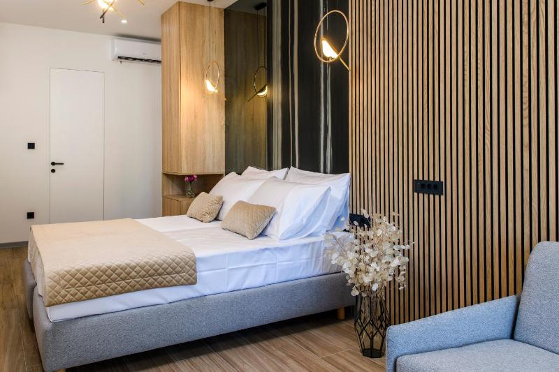 Via Mare Luxury Rooms - image 9