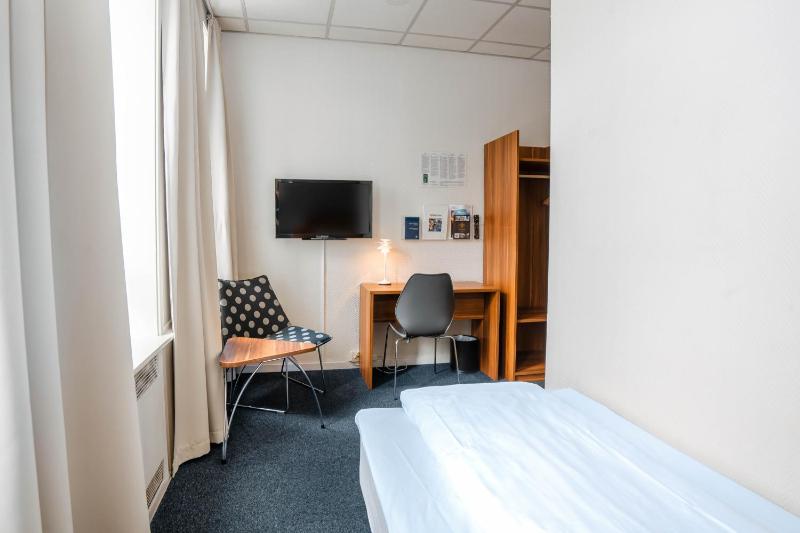 Single Room image 3