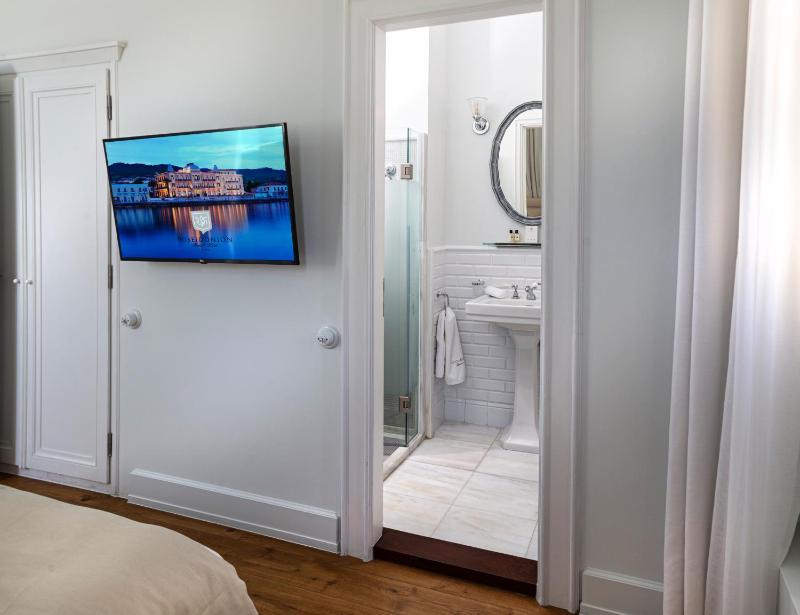 Superior Suite image 1