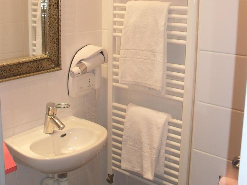 Superior Double Room image 4