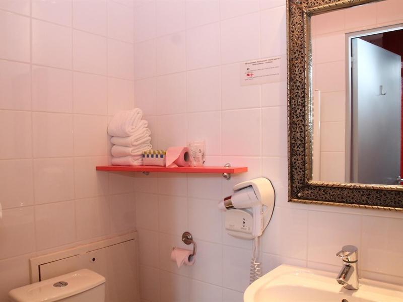Quadruple Room with Shower image 2