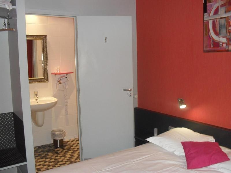 Small Double Room image 2