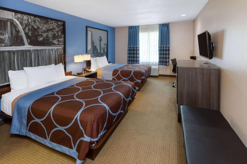 Queen Room with Two Queen Beds and Bath Tub - Mobility Accessible/Non-Smoking image 2