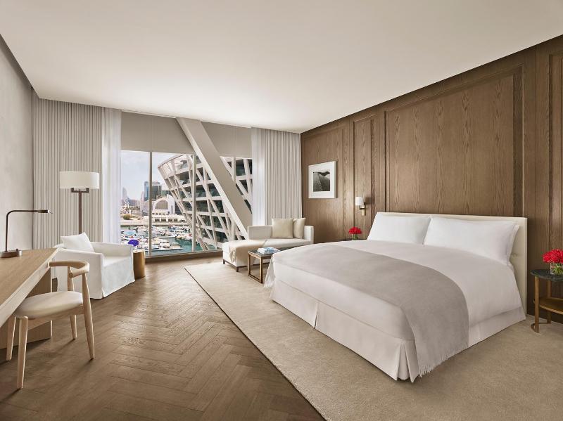 Deluxe King Room with Marina View image 3