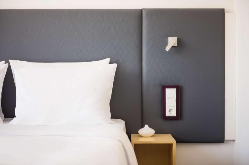 King Room with Forest image 4