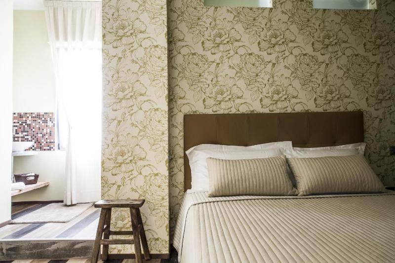 Double Room image 4