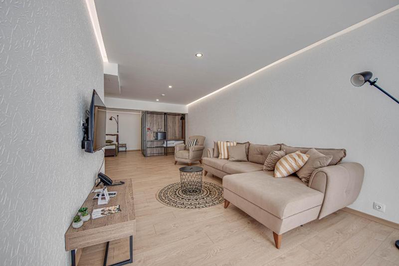 Olive Villas Beach Hotel - image 42