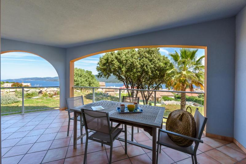 Apartment with Sea View image 4