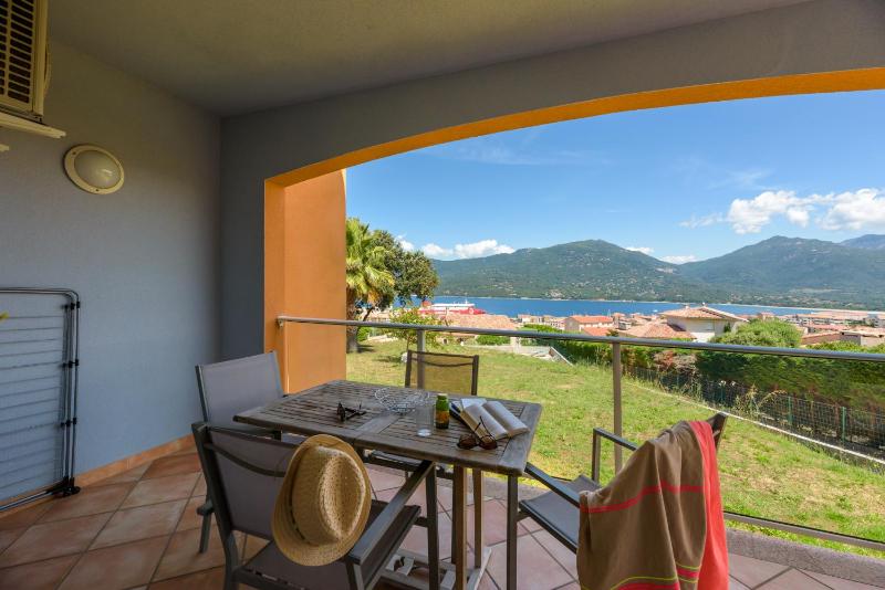 Apartment with Sea View image 3