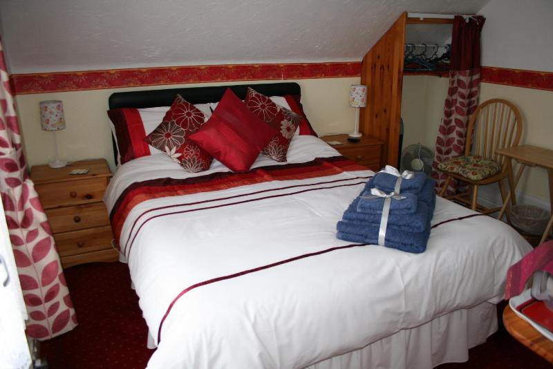 Small Double Room image 4