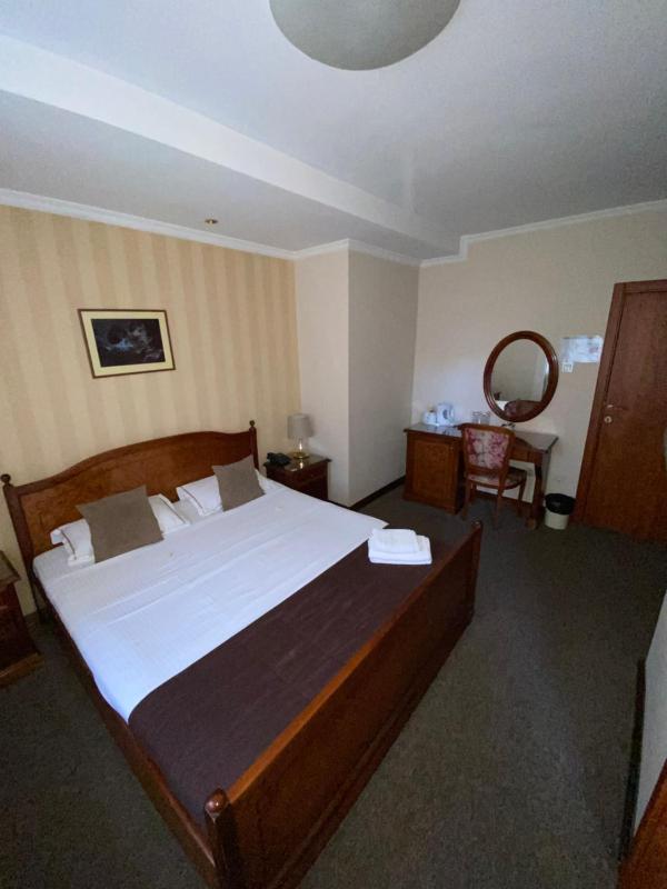 Single Room image 3