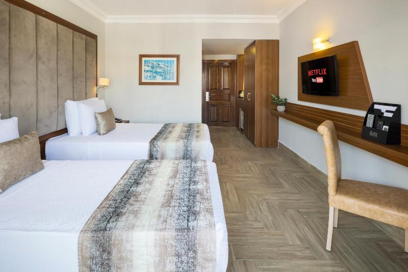 Double Room image 4