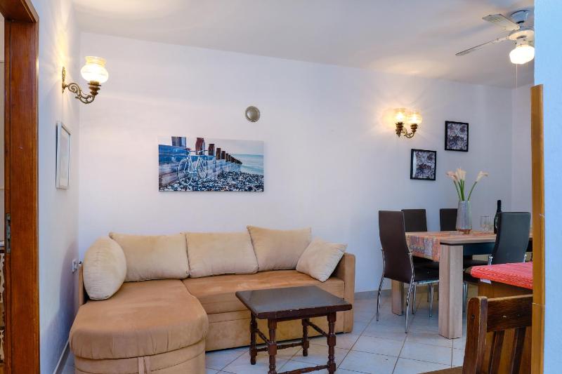 Apartment 1 image 1