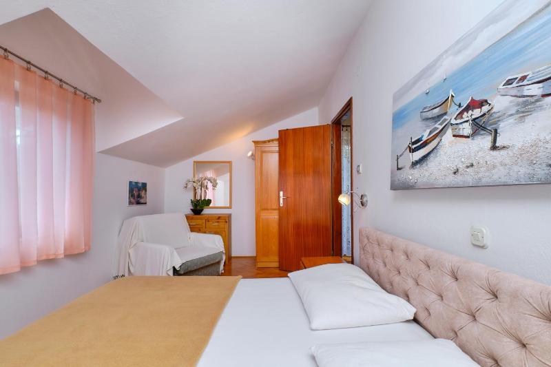 Apartment 3 image 2