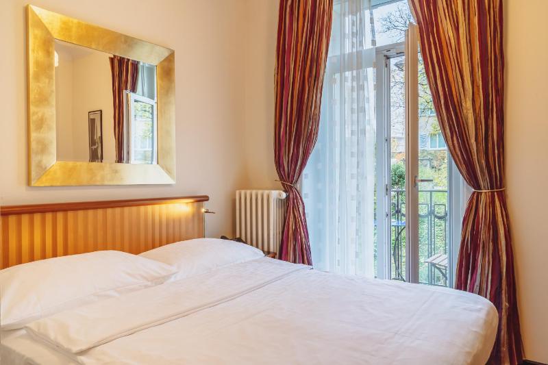Queen Room image 1