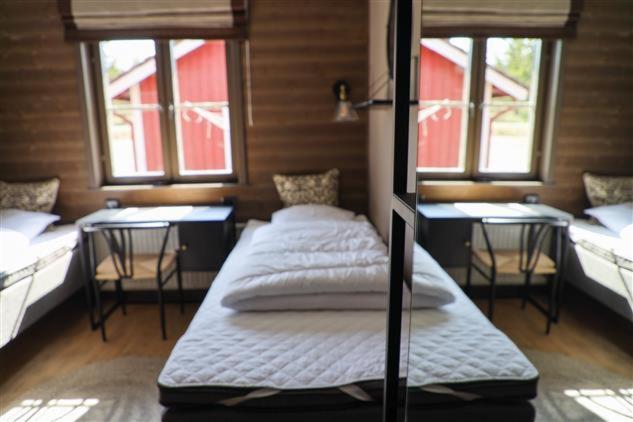 Twin Room with Shared Bathroom image 4