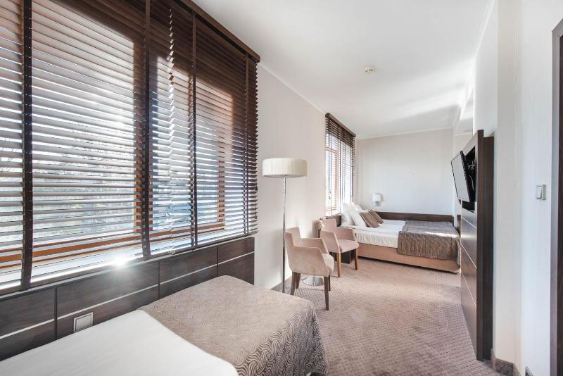 Standard Triple Room image 4