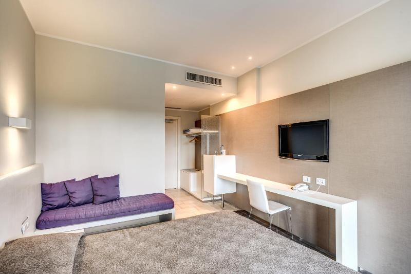 Superior Double or Twin Room with Terrace image 1