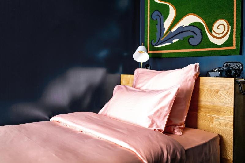 Single Room image 3