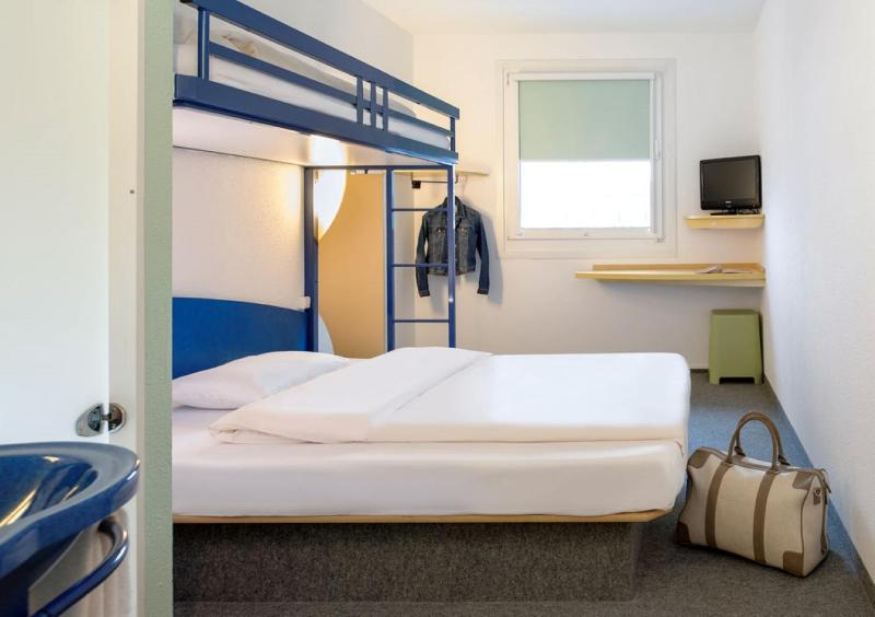 Standard Double Room image 2