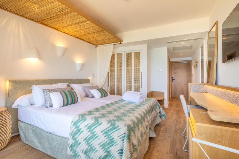 Double Room with Sea View (2 Adults) image 3