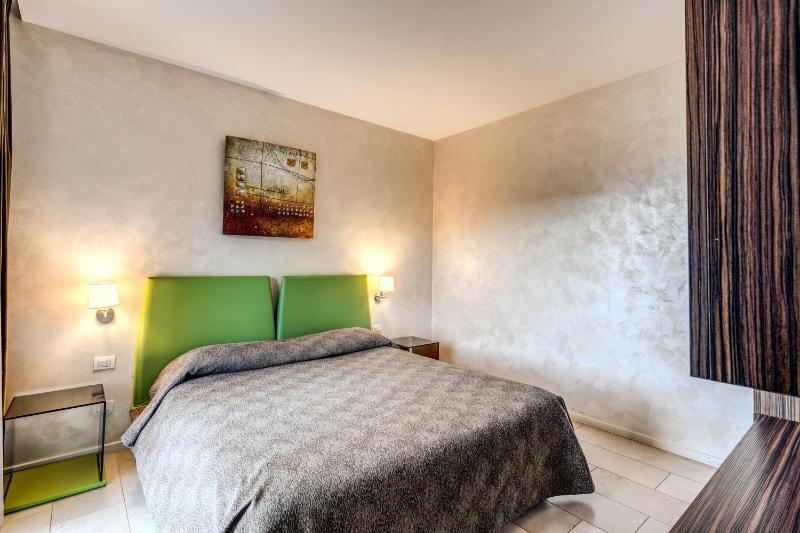 Family Suite with Balcony image 1