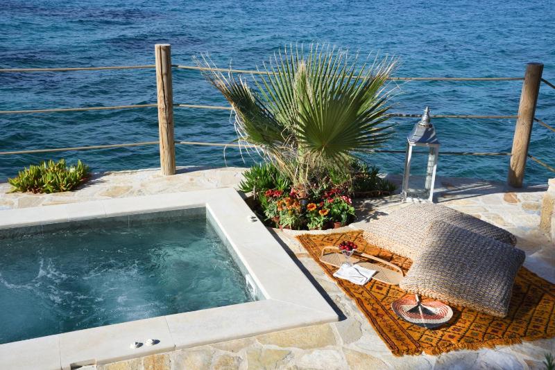 Water Front Suite with Mini Pool - Jetted Tub image 3