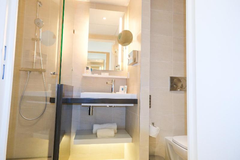Single Room with Sea View image 2