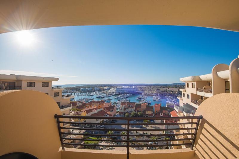 Twin Room with Sea View image 4
