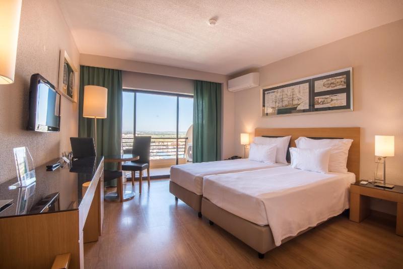 Twin Room with Sea View image 1