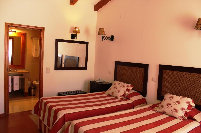 One-Bedroom Apartment image 4