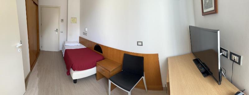 Single Room image 4