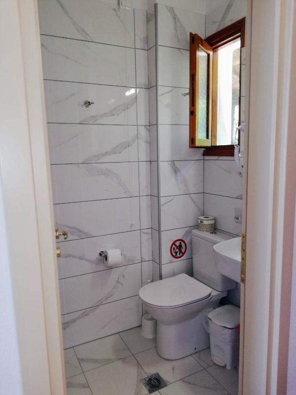 Standard Double Room image 3
