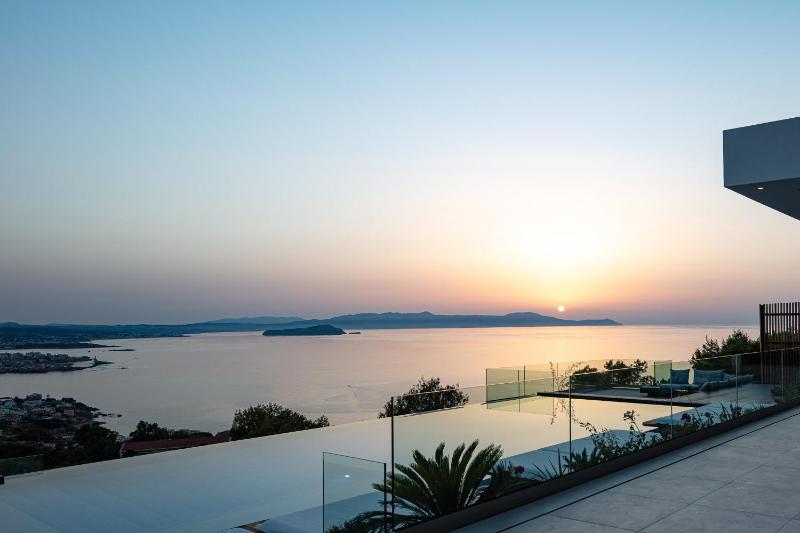 Regal Residence - image 15