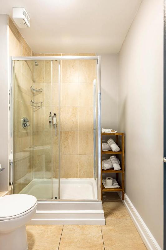 Two-Bedroom Penthouse Apartment image 3