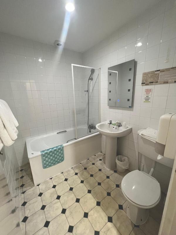 Family Room (2 Adults + 2 Children) image 3