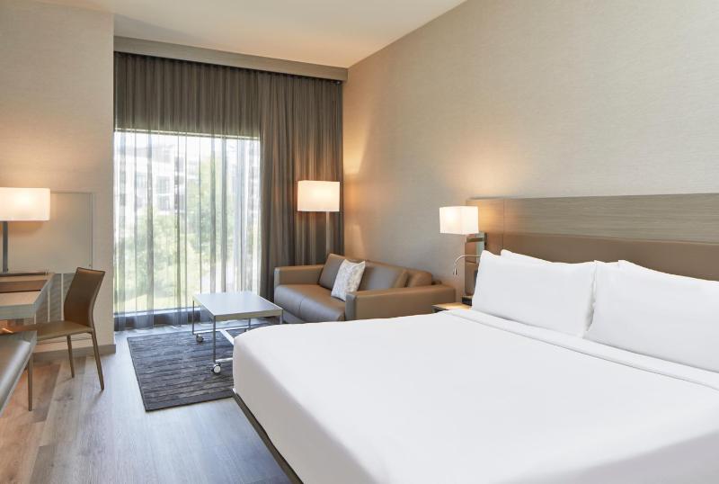 King Guest Room with Sofa Bed and City View image 1