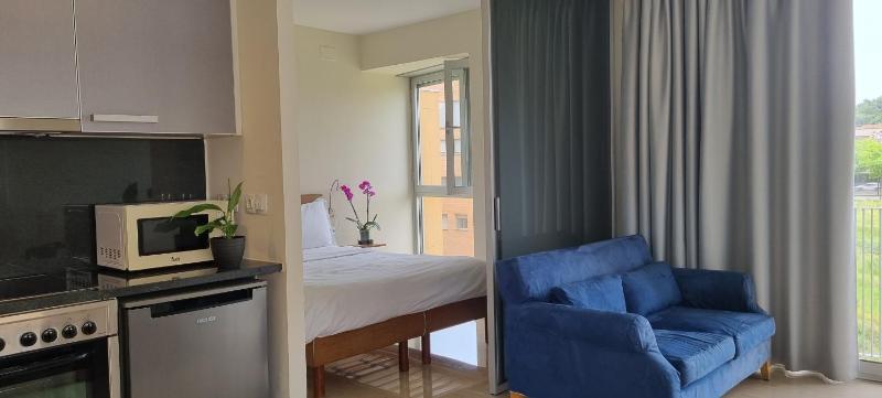 One-Bedroom Apartment with Double Bed image 1