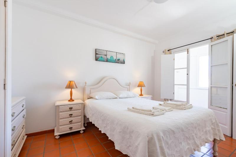 One-Bedroom Apartment image 3