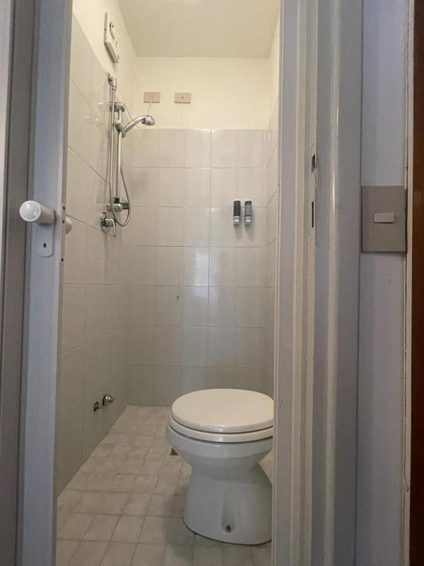 Small Single Room image 3