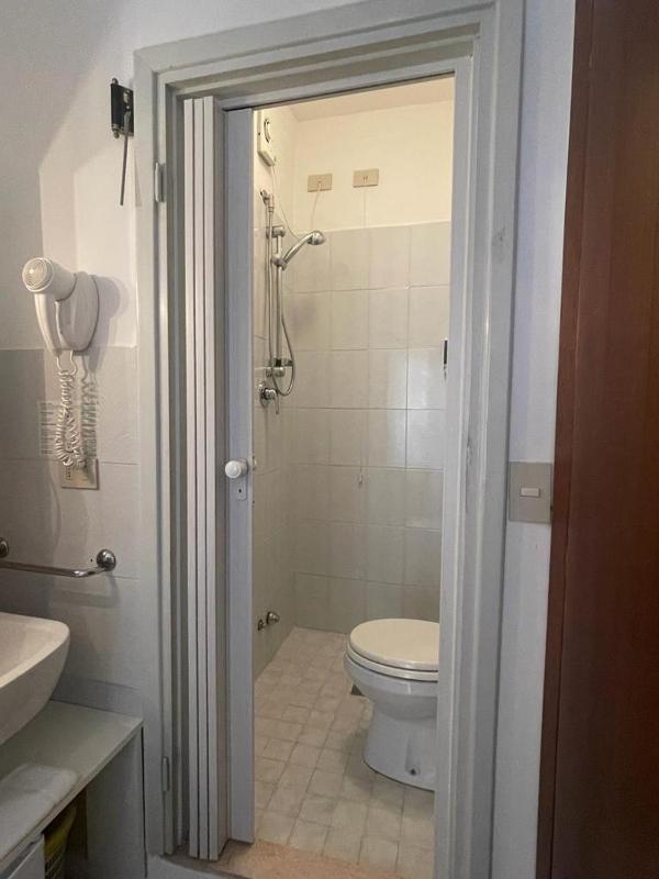 Small Single Room image 4