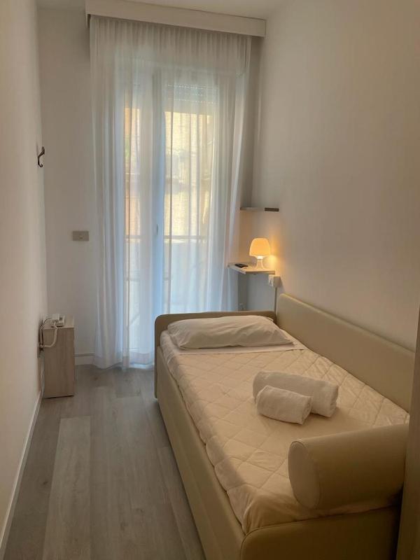 Small Single Room image 1