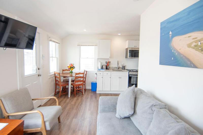 Cottage 3 - One-bedroom image 3