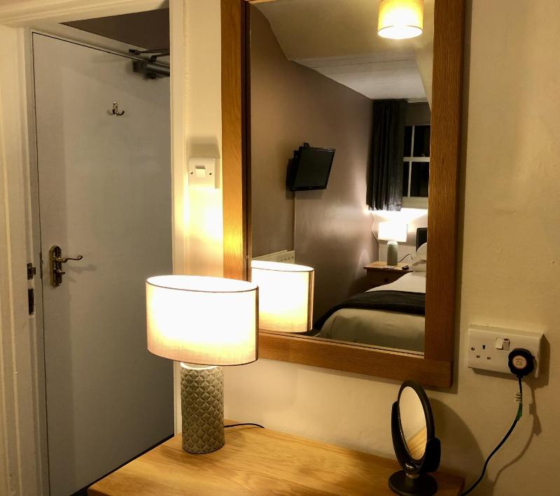 Deluxe Suite image 4