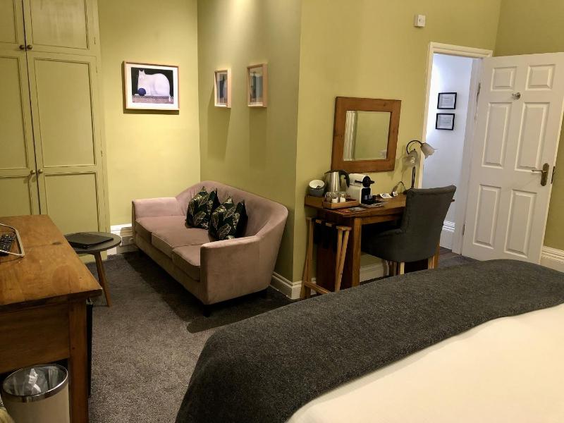 Superior Double Room image 4