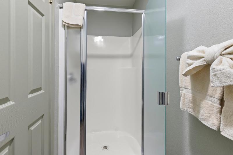 1 King Soaking Tub with Balcony Estuary View image 2