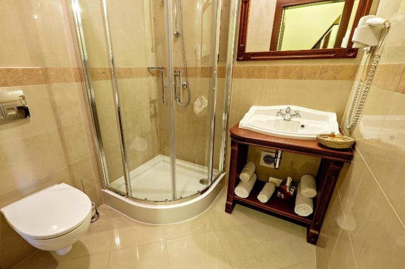 Superior Twin Room image 3