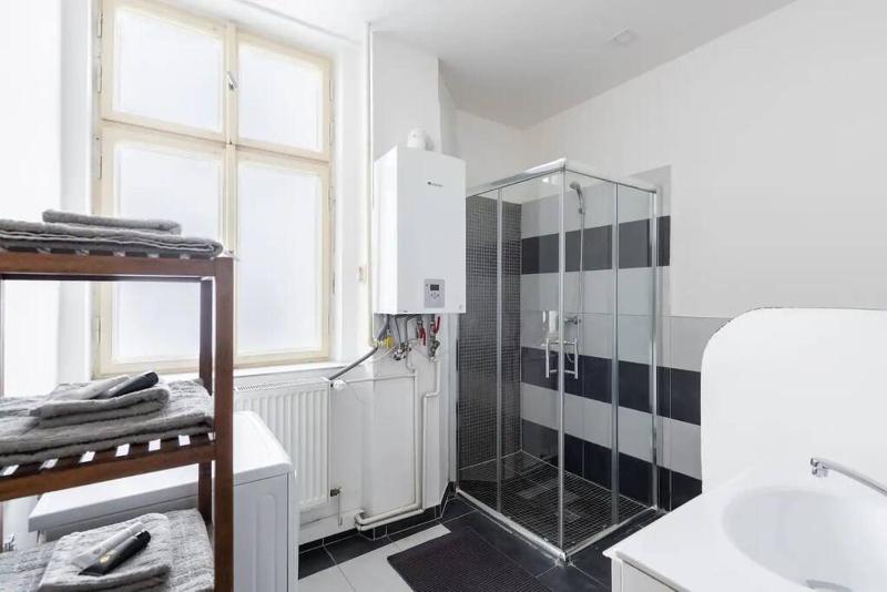 Spacious apartment with balcony at Wenceslas Sq - image 8