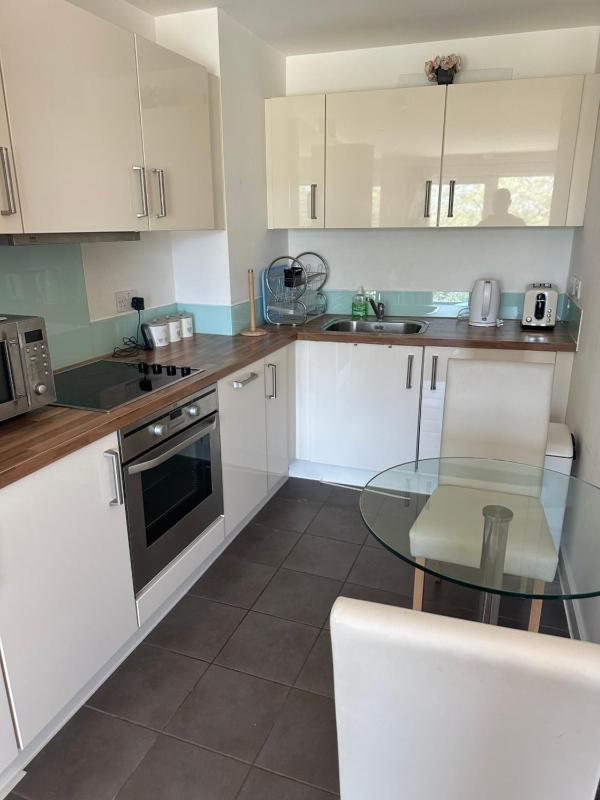 Gunwharf Quays Harbour Apartments - image 6